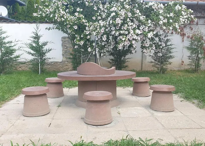 Bastyavar Csaladi Apartmanhaz - *